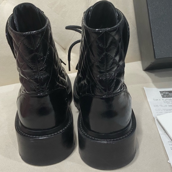 🔥🔥Chanel Quilted Calfskin CC Boots Size:38 - Picture 6 of 11